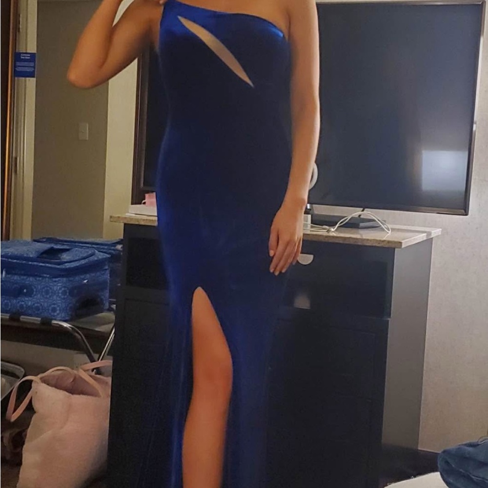 Chic Strapless Velvet Dress in Deep Blue